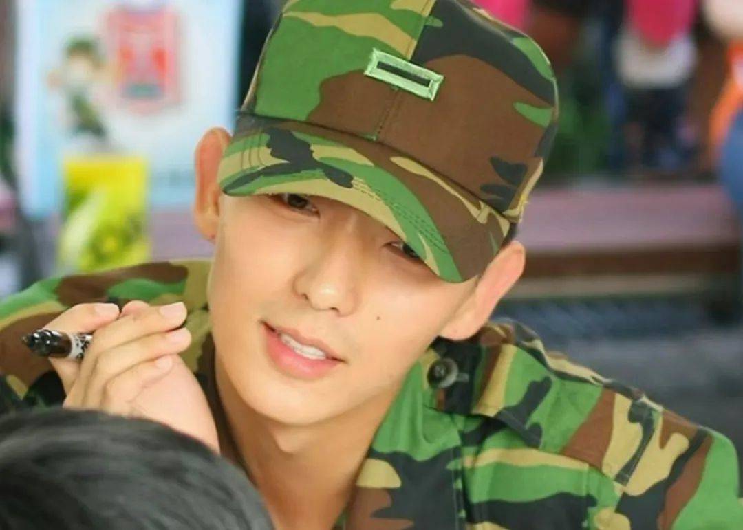 还记得李准基吗?41岁了还长这样?_男人_孔吉_电影