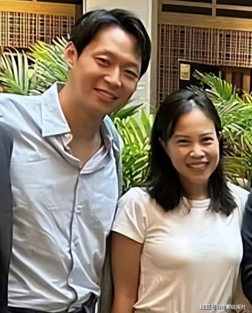 据媒体报道,朴有天交往的对象不仅是企业家,更是泰国高层的女