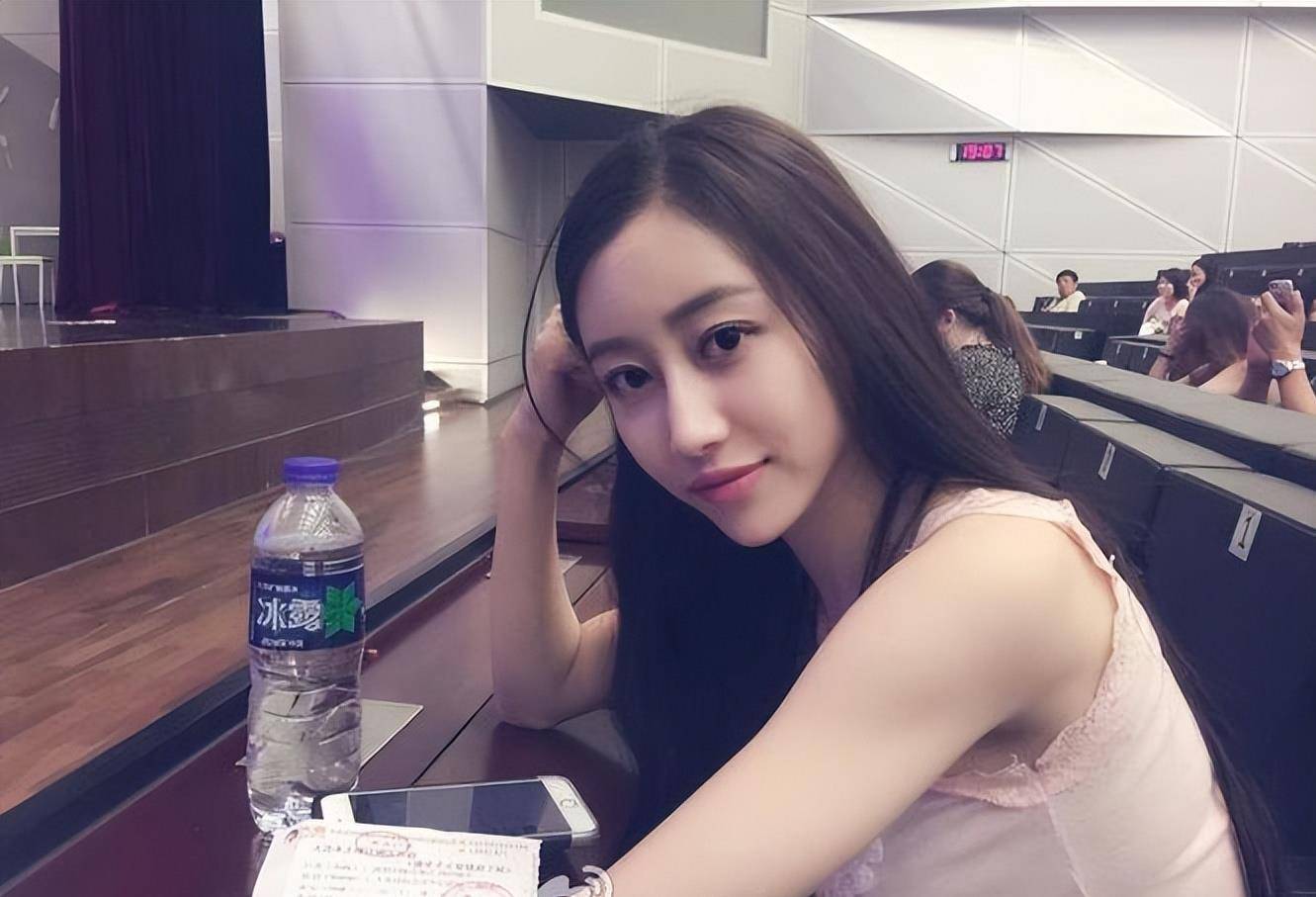 虽然郑锦阳外形不怎么样,可是在追求杨思涵的过程中可以说煞费苦心