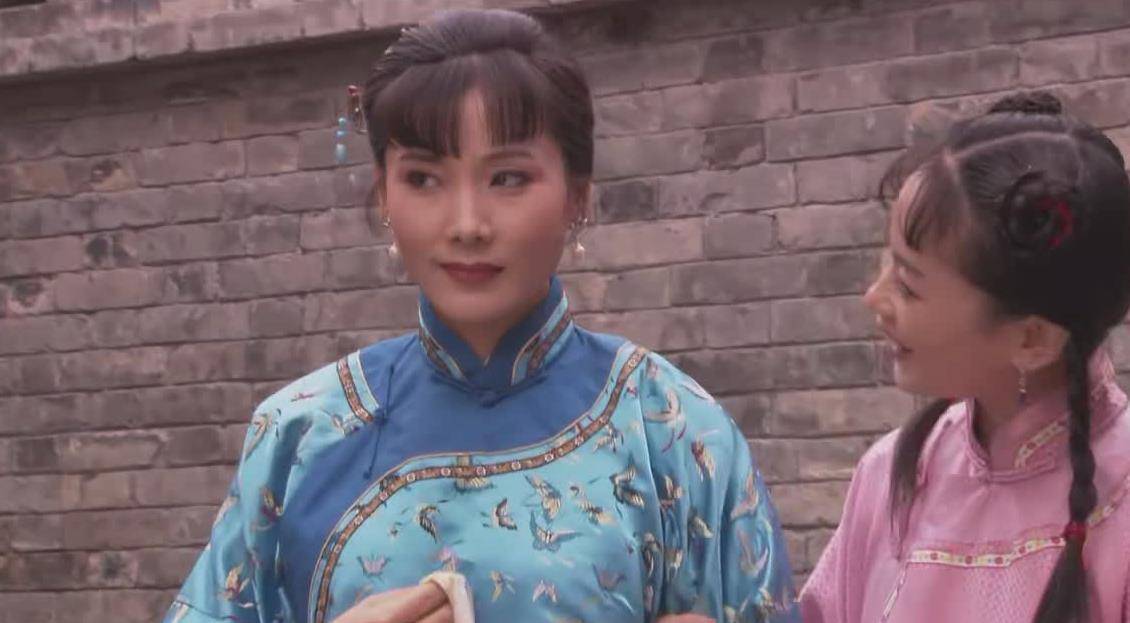 自从女儿白佳莉被白文氏抢走后,杨九红就因为名分这个事情,变得彻底"