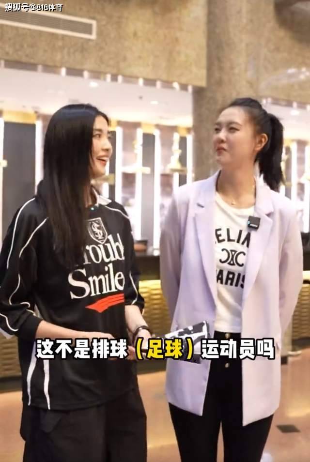 张常宁带闺蜜赵丽娜看新疆比赛相亲,满眼1米9帅哥挑花了眼_吴冠希_cba