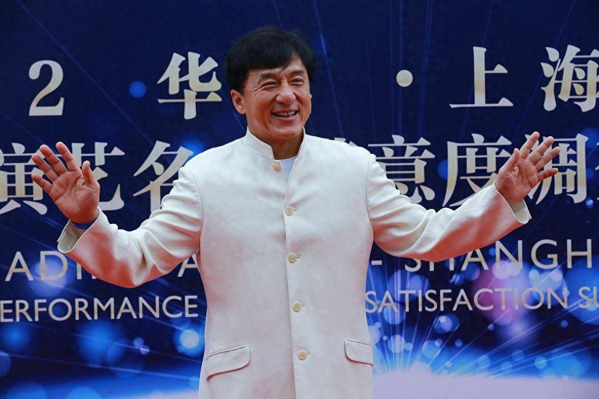 成龙以自身经历教育了权志龙_经营_公众人物_时刻