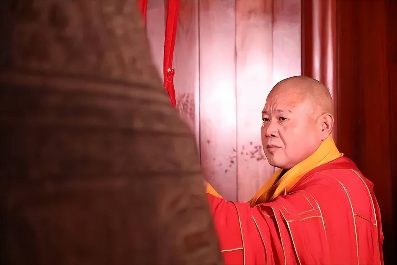 主持与女主播发生不正当关系,而被她的丈夫敲诈几百