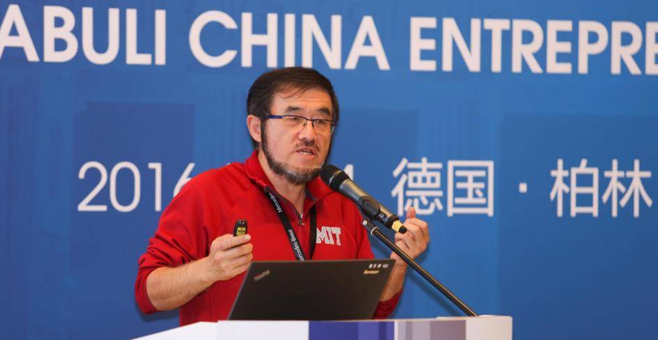 左手扶马云,右手压马化腾,2位首富还服服帖帖_吴鹰_小灵通_公司