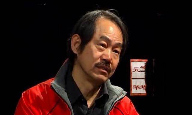 演了30年龙套,周星驰一部戏把他捧上人生巅峰,元华的坎坷星路_李小龙