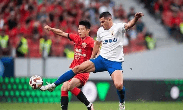 《半岛晨报》这样写道:"近几年来,上海海港年年都是夺冠热门,但直到