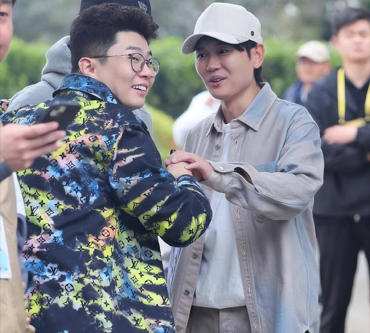 德云社西安专场结束,粉丝应援很是给力,孟鹤堂不愧是德云社顶流