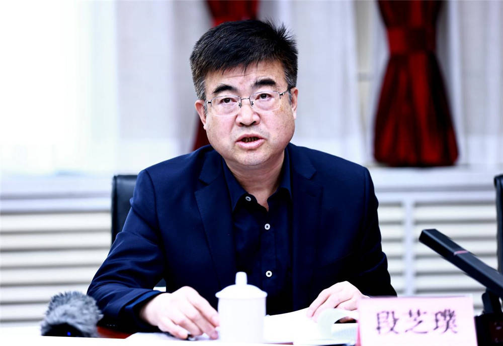 新华社中国图片社党委书记,董事长,国史进校园活动组委会副主任段芝璞