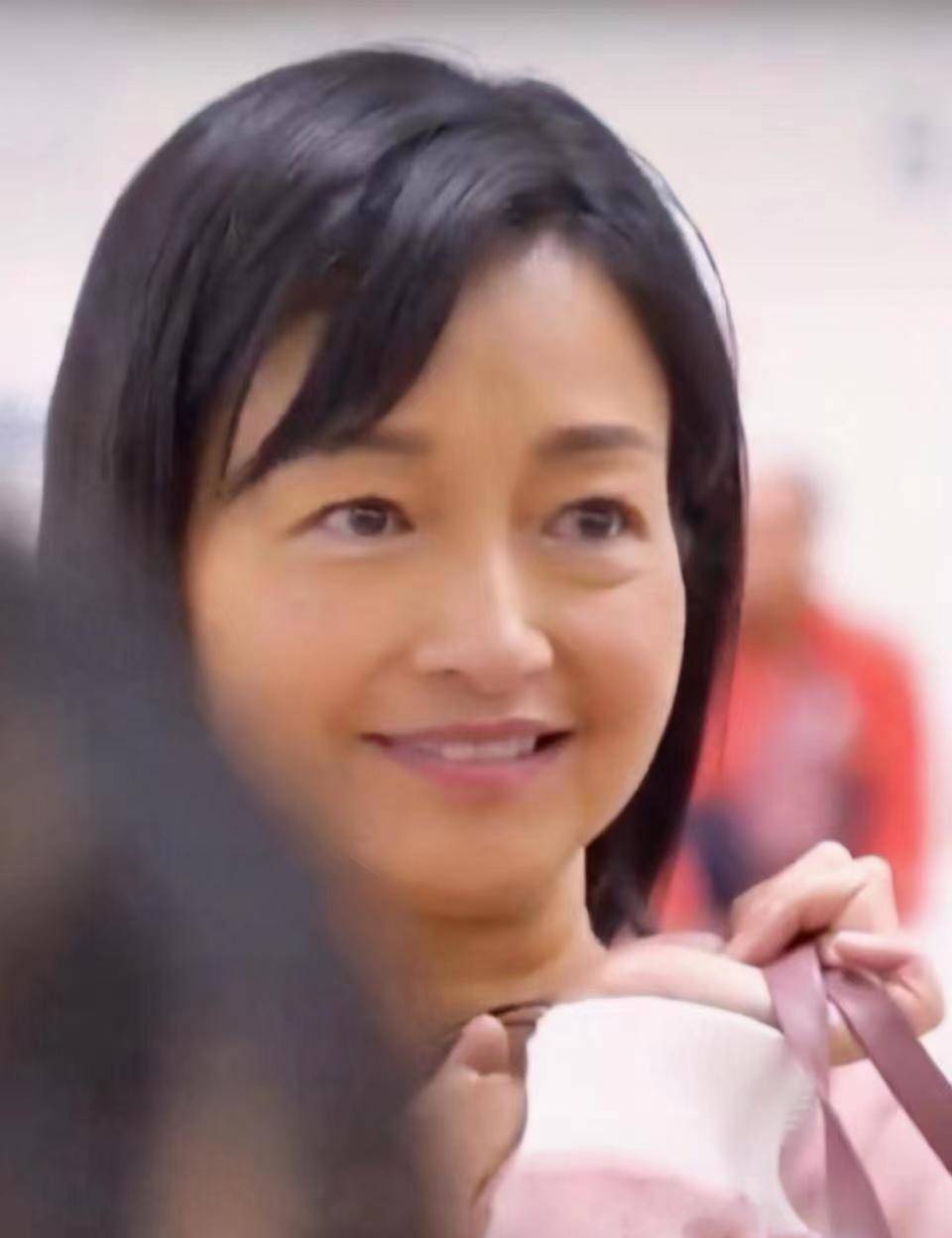 两拒黎明嫁老外,爆红后退圈当护士,"最美郭襄"李绮红近况如何_生活