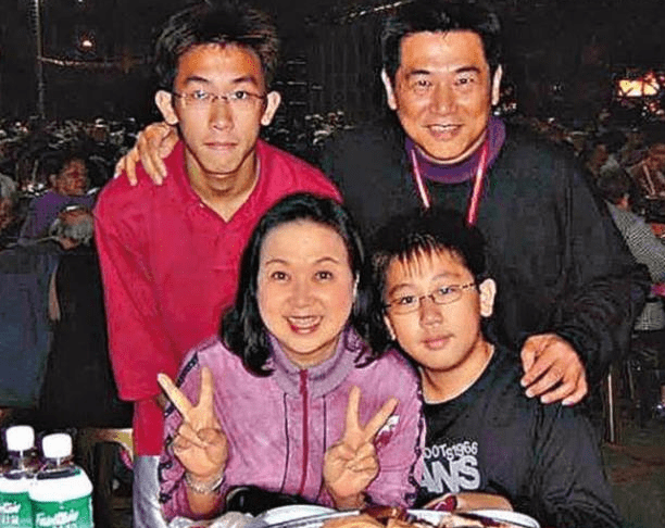 "傻乎乎"的朱咪咪,和她人生中的两个贵人_周星驰_香港_因为