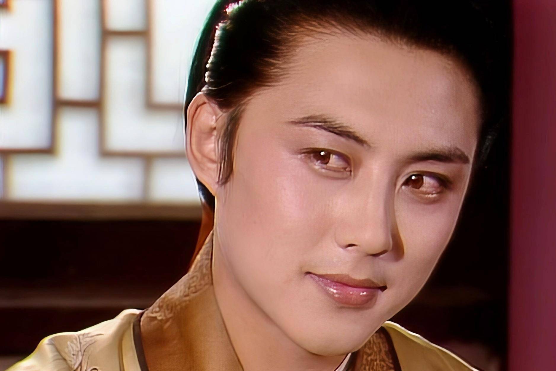 新旧两版《红楼梦》男演员颜值对比,高下立见_vs_于小彤_欧阳奋强