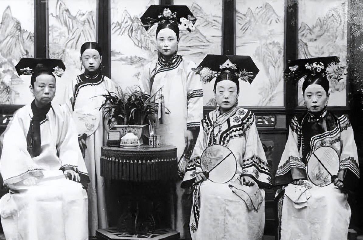 清朝的妃子都是千挑万选出来的,为何遗留下来的照片,个个都很丑_女子