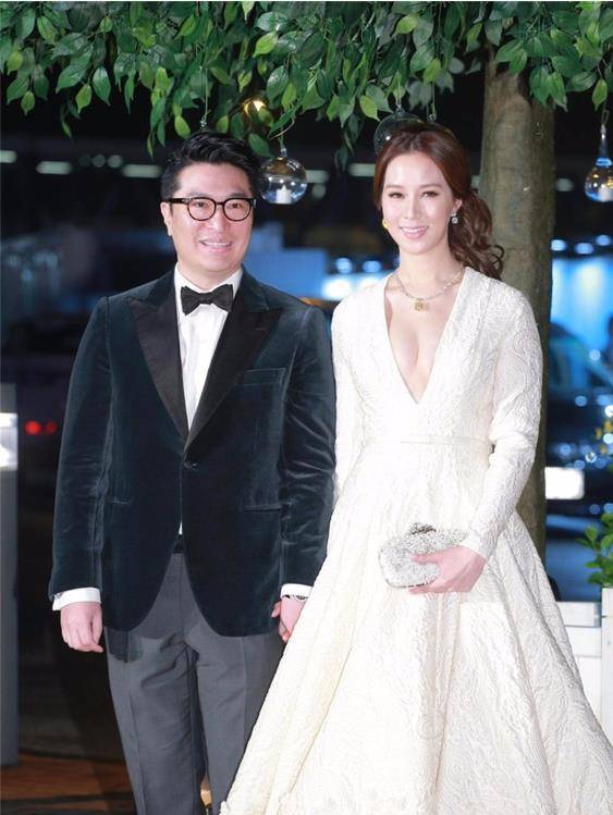 徐子淇黎姿李嘉欣出席儿慈会晚宴,对不起,你的位置由你男人决定_家庭