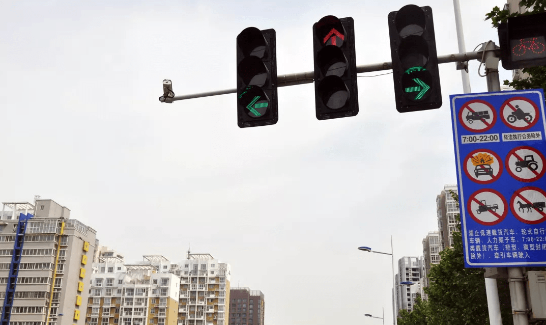 情况_车辆_进行