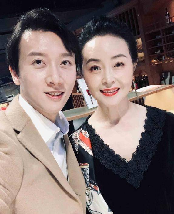 《丁宝桢》方晓莉:孕育女儿九死一生,嫁圈外丈夫现在怎样了?