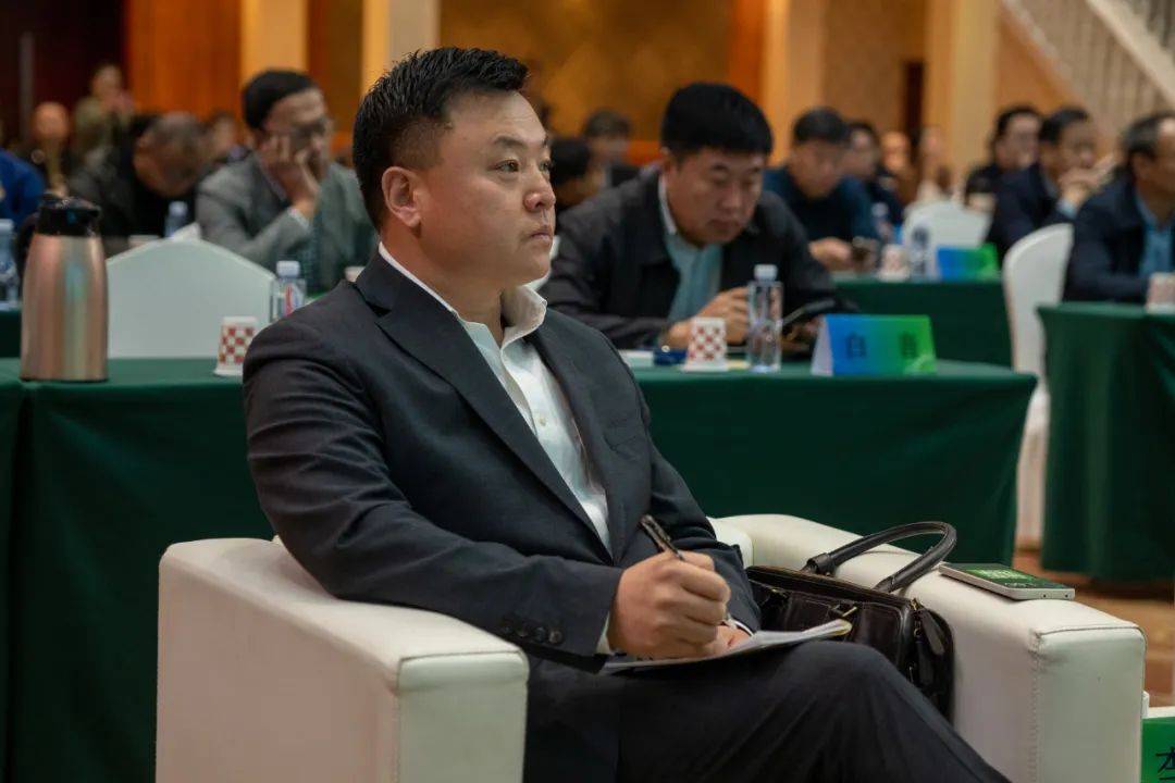 草都集团董事长李国才受邀参加内蒙古草产业高峰论坛_发展_园区_农牧