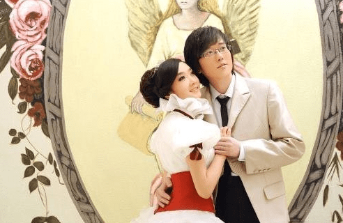 玲花的老公徐明朝,非常帅气,曾毅的老婆李娜,也是一个大美人_凤凰传奇