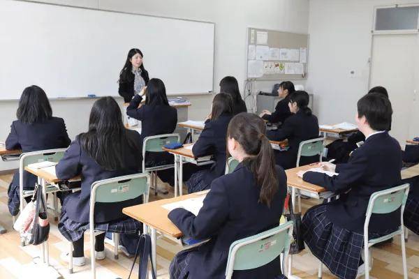 【程老师直播文字版】日本高中放假时留学生还能住在学生宿舍吗?