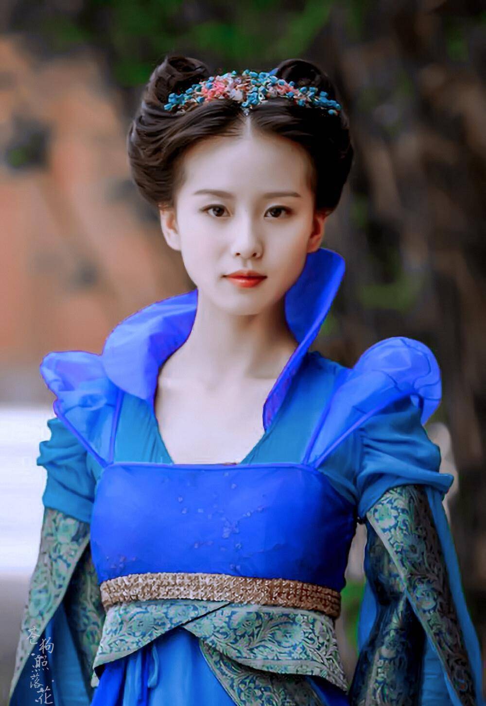 刘诗诗早期照片好清纯,绝对的气质女神,同款淡雅妆容更让人着迷_step