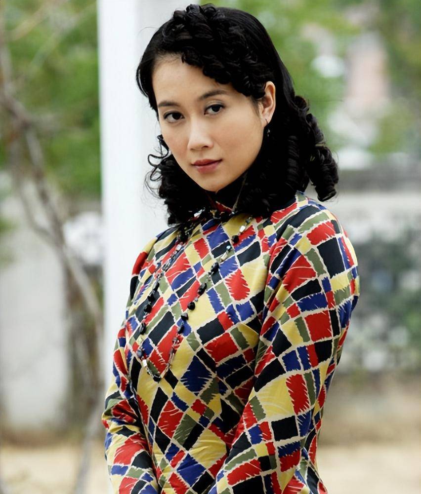 "致命女人"温峥嵘,24年不温不火,隐婚初恋生子,43岁风采依旧_表演