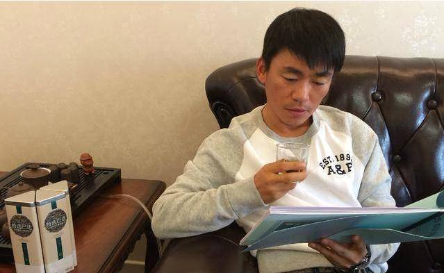 回顾:王宝强乘豪车带女友见儿女,俩娃身高猛长变样,半路心事重重_马蓉