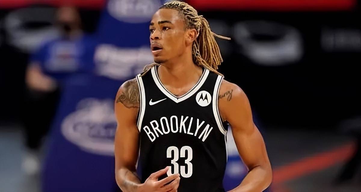 克拉克斯顿:篮网的防守支柱,少数能够防守控卫并将其牢牢盯住人_进攻