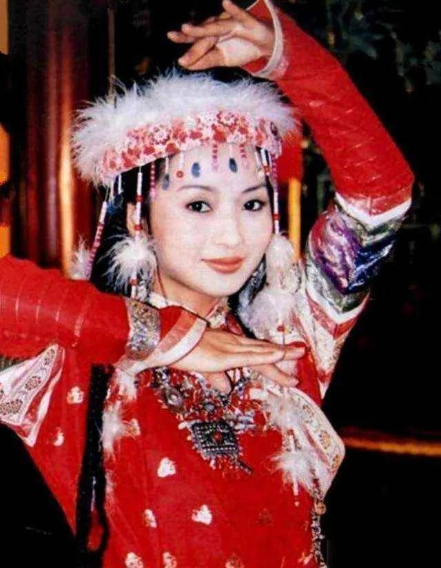 刘丹则是刘恺威的父亲,香港甘草演员,参演的经典港剧无数,有《上海滩