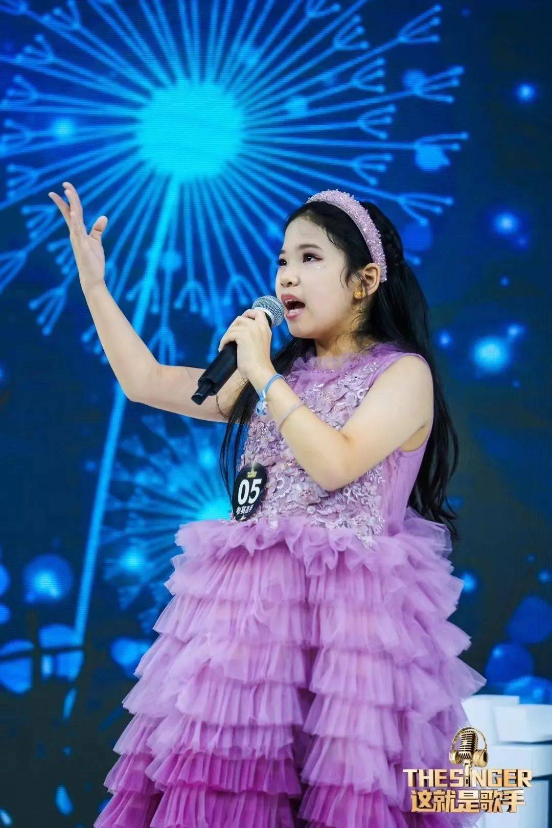 我是一个古灵精怪,拥有奇思妙想,追求自己的独一无二的小女孩,同时我