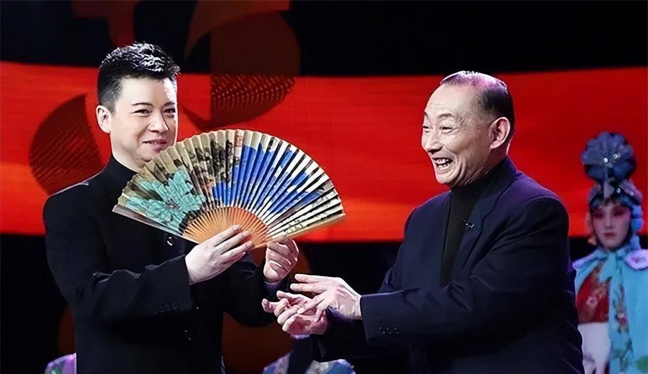 京剧大师梅葆玖评价李玉刚:打着梅兰芳旗号,却是博人一笑的小丑_表演