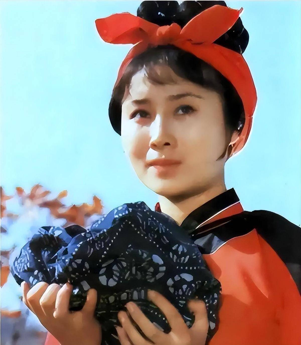 丁岚:因《少林寺》走红,巅峰时远走他国,如今回来经商成女子_李连杰