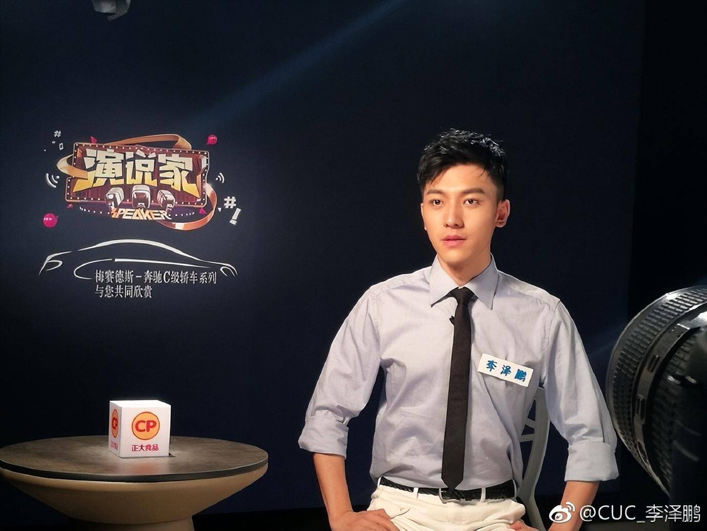 电视最帅主播李泽鹏,穿短裤出镜走红,现在进军娱乐圈当网红_实习_工作