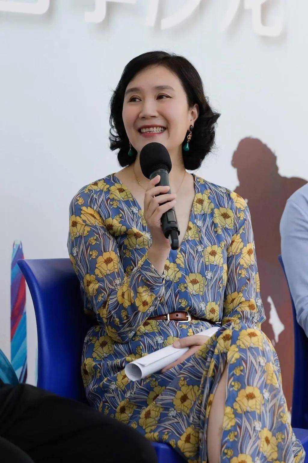 《县委大院》中,曾红极一时的丛珊,张世会,严晓频跑龙套,束手无措