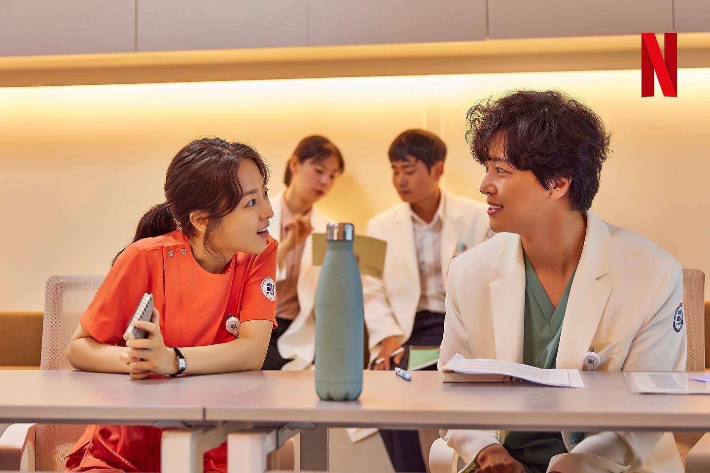 netflix 影集《精神病房也会迎来清晨》改编自李罗河所著的同名网络