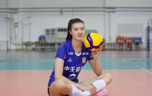 女排大力士张常宁,身高1米95体重140斤,卧推120公斤接近姚明_中国女排