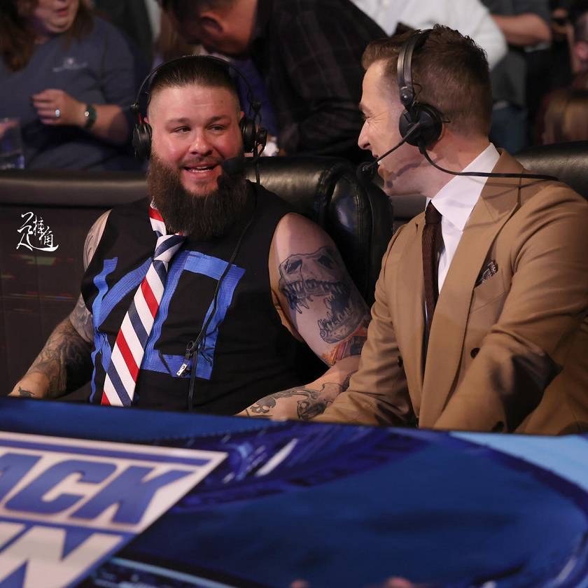 wwe欧文斯代班解说拿后生疯狂开涮,"接管小队"空前壮大!