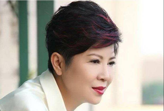 曾上过多次舞台,被外国男友骗3千万,如今二婚再嫁小13岁老公_那英