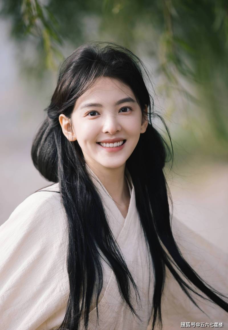 章若楠古装造型,少女感十足,白衣气质,仙气飘飘_写真_笑容_印象