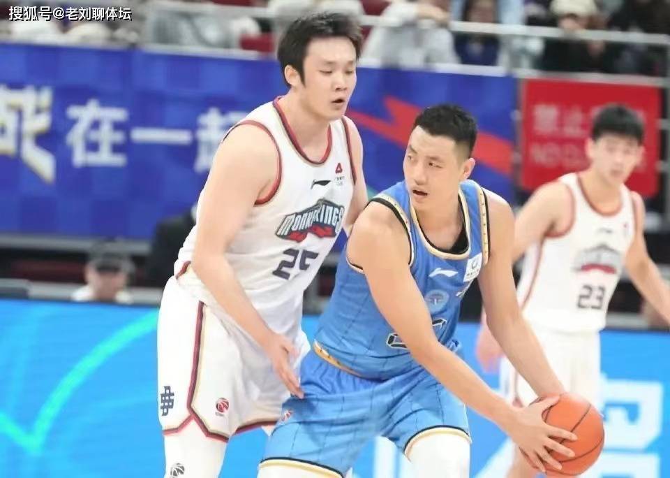 翟晓川娇妻与丁彦雨航合影曝光!