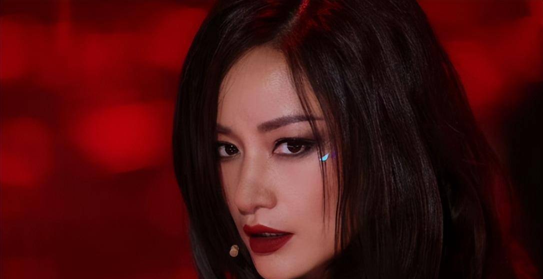 大家震惊于瞿颖还保留着超模的光环,并觉得她多年没有露面真是可惜.