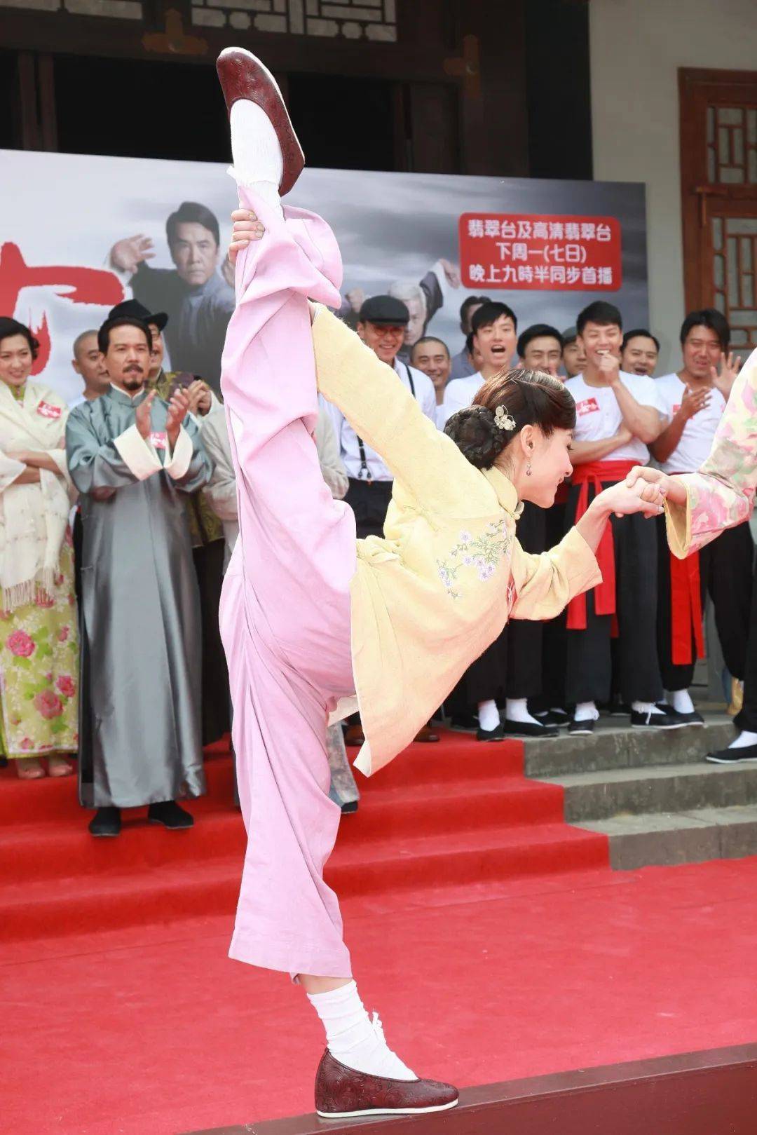 便担正第一女主角,更找来了陈法拉,黄宗泽等当家花旦小生与她搭戏