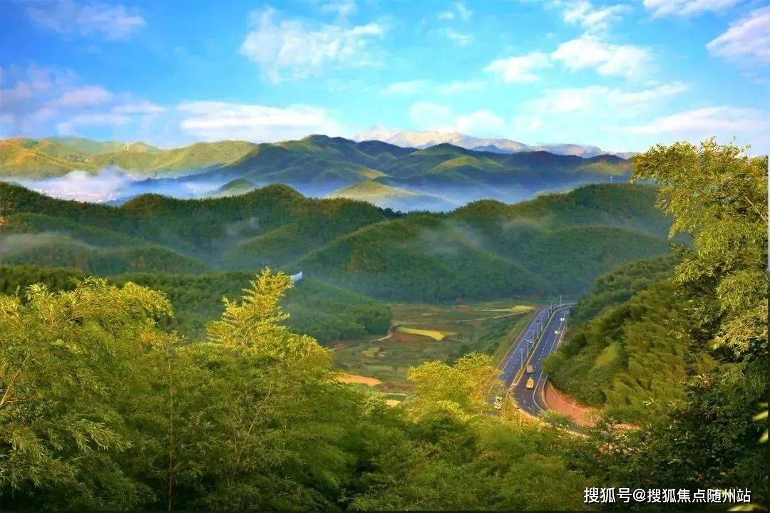安吉青山翠谷实景图春风十里本就位于灵峰旅游度假区内,园区清幽安谧