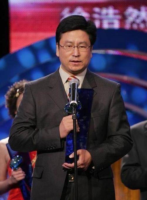 没想到吧!这两位央视主持人居然是夫妻,低调了18年,婚姻幸福