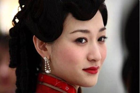 女佣成为富豪夫人,被太后的母亲认为义女,可惜一生无
