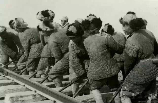 1965年铁道兵用75吨炸药炸山,一战士不小心踩到雷管,结果如何?_老侯_