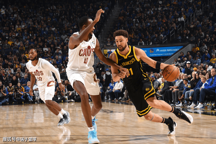 勇士连败3人坑惨库里 火箭队成最大赢家 科尔:这太奇怪了_骑士_米切尔