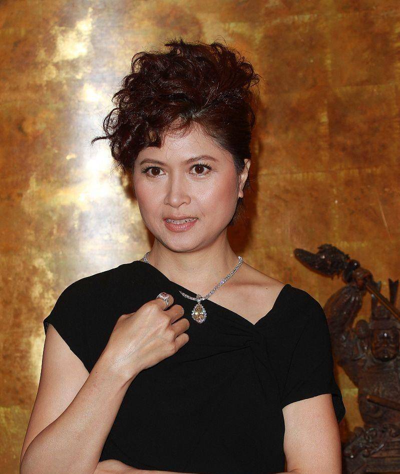 与郑伊健相守7年,被天后横刀夺爱,如今住上亿豪宅却过得凄凉_邵美琪