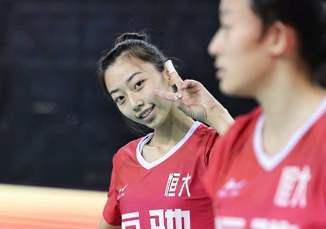 期待,女排22岁暴力二传出现,身高出色,曾被郎平青睐,未来可期_孙燕