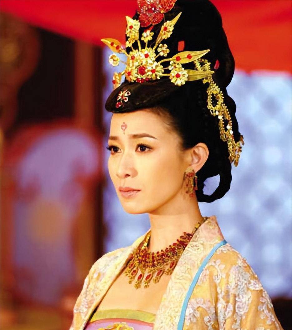 48岁"孤身一人"的佘诗曼,活成了人生赢家_陈浩民_郑嘉颖_关系