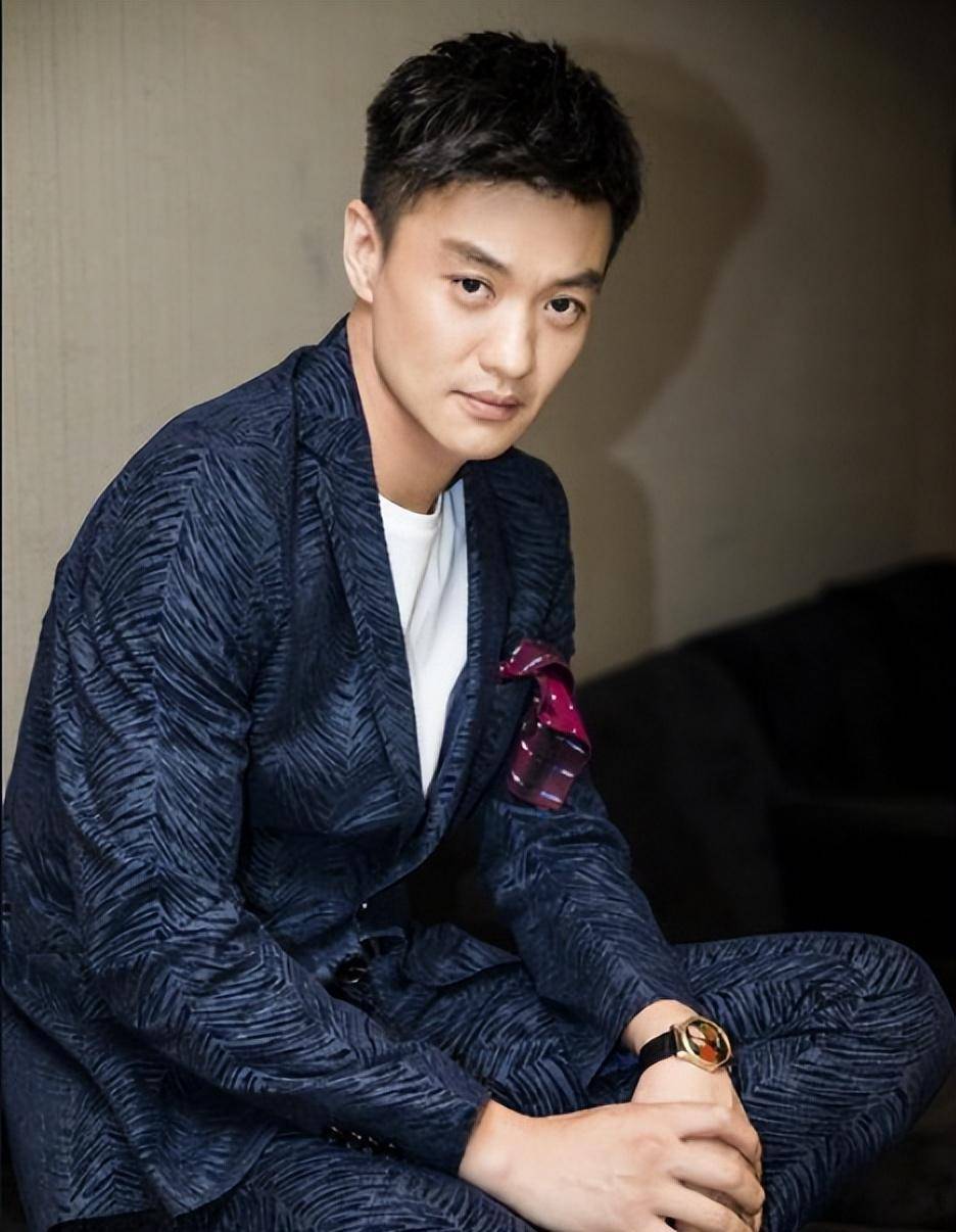 朱丹逐渐被周一围含蓄,稳重的性格所吸引,而周一围也被朱丹善良,大方