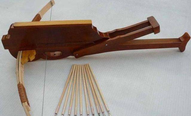 弓是古代主要的远射武器之一,它的优点不言而喻,但缺点也很明显.